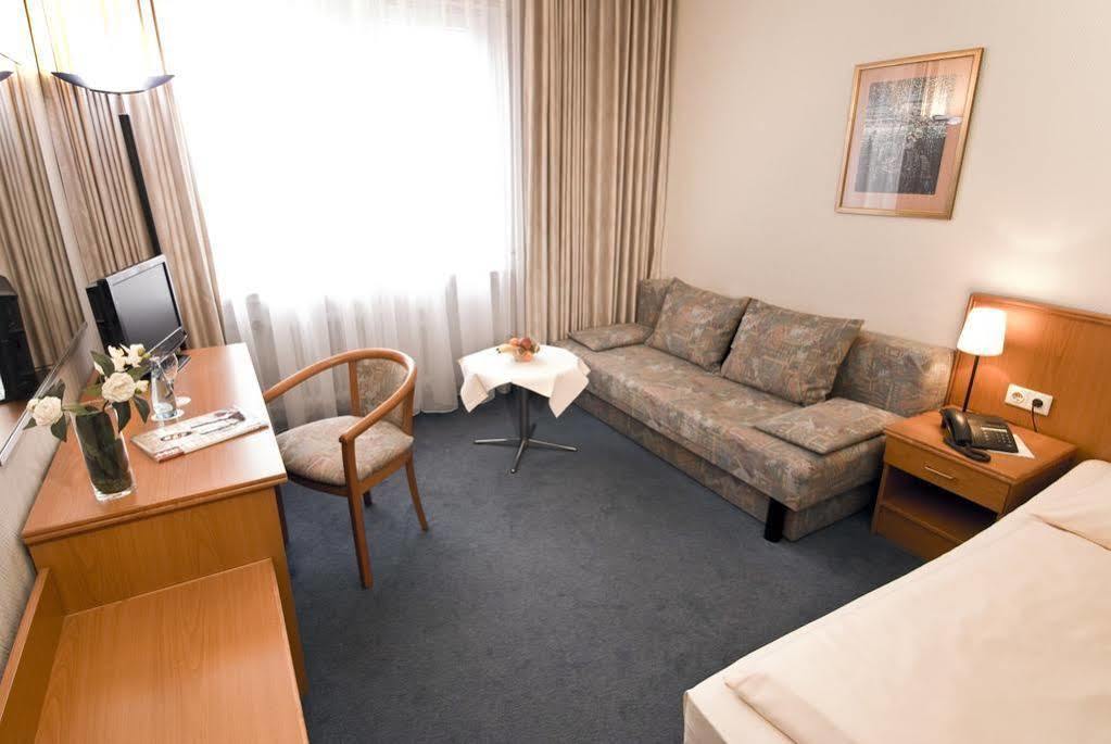 Hotel Klein Frankfurt Франкфурт на Майн Екстериор снимка