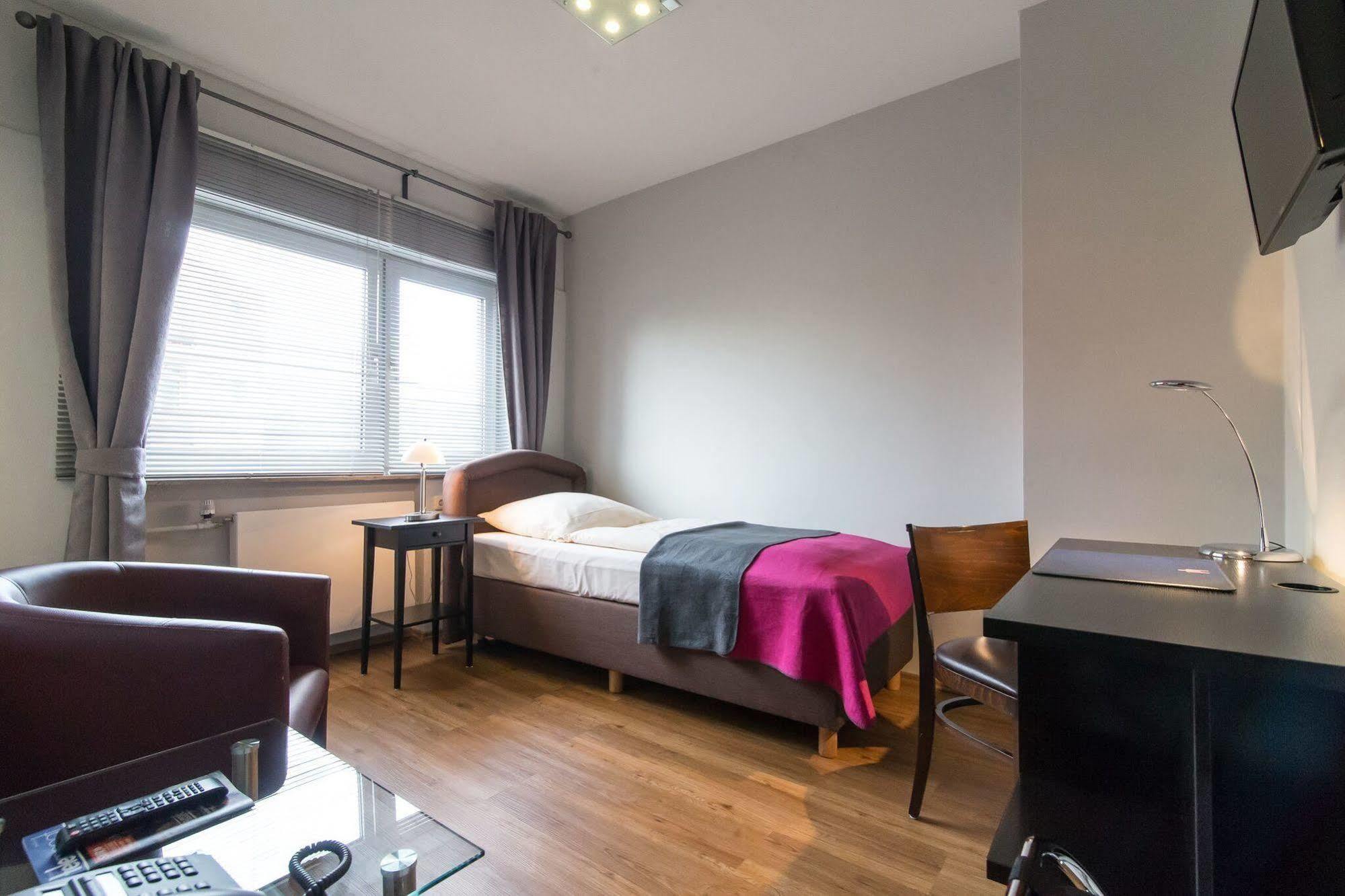 Hotel Klein Frankfurt Франкфурт на Майн Екстериор снимка
