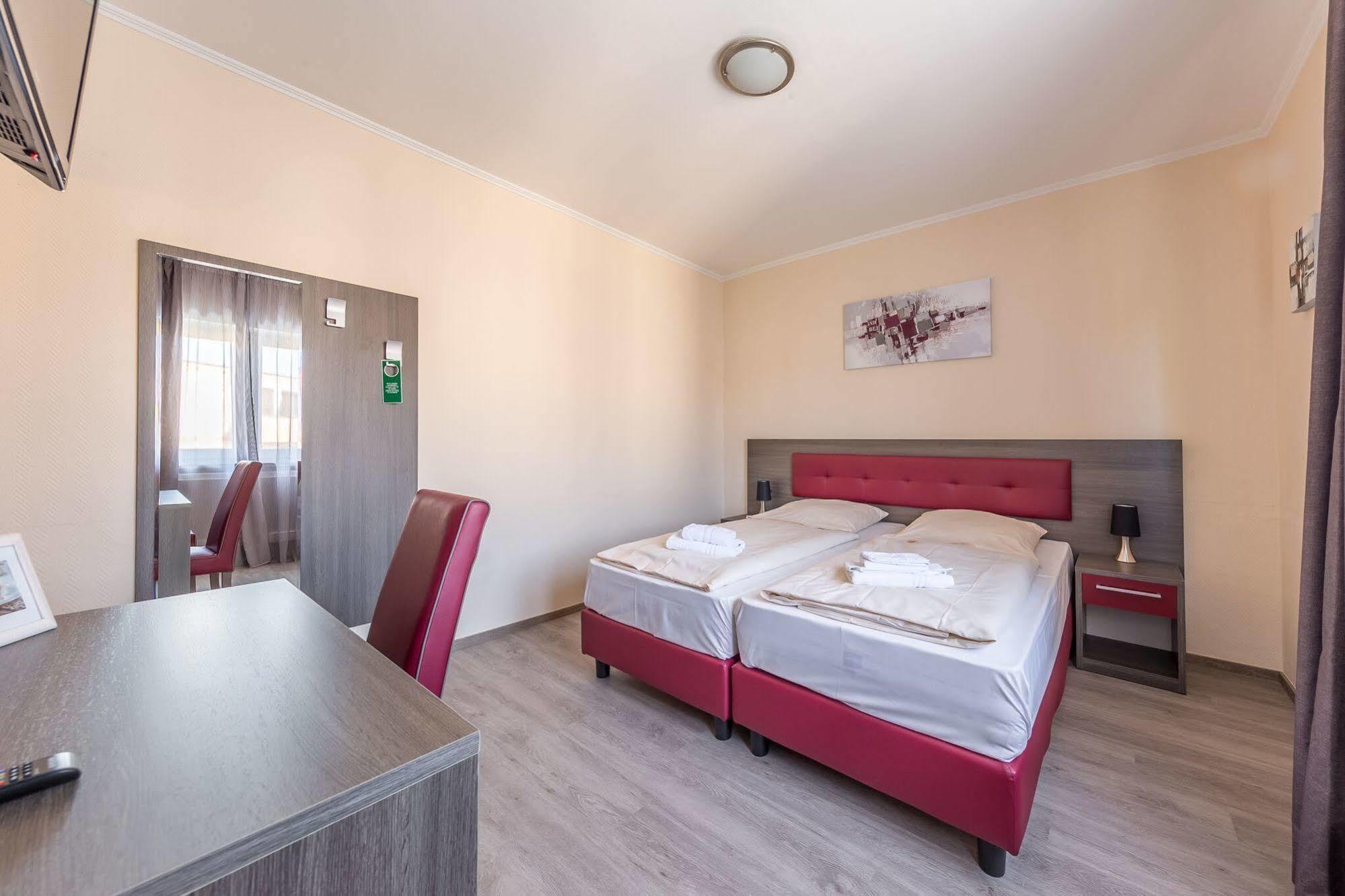 Hotel Klein Frankfurt Франкфурт на Майн Екстериор снимка
